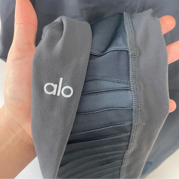 Alo Yoga Mesh Gray Leggings - Picture 9 of 9